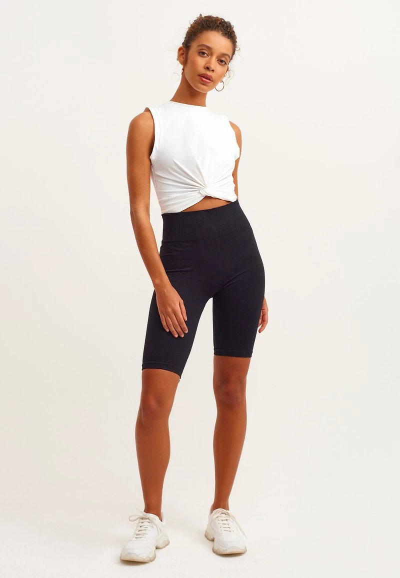 OXXO Donna Shorts - Black 4 OXXO Donna Shorts - Black - immagine 2
