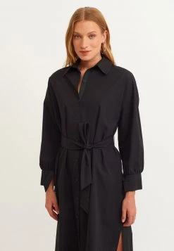 OXXO Donna MIT BINDEDETAIL - Abito A Camicia - Black -Negozio al dettaglio Oxxo 0cec30cf48614bbca4f2534b28de6755