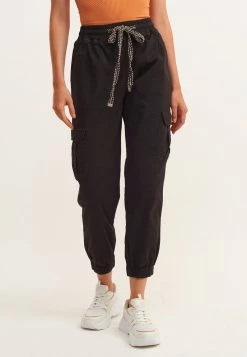 OXXO Donna MIT ENGEN BEINABSCHLÜSSEN - Pantaloni Cargo - Black