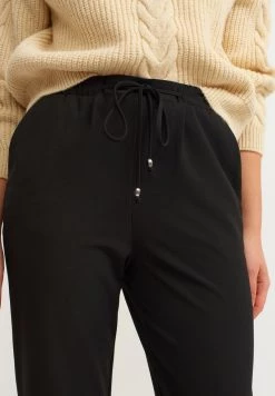 OXXO Donna MIT BINDEDETAIL - Pantaloni - Black -Negozio al dettaglio Oxxo 1ddc301e53fe4023933e02227bb16253