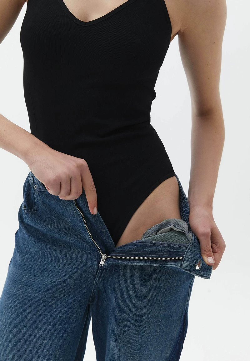 OXXO Donna SEAMLESS WITH BACK DETAIL - Top - Black 6 OXXO Donna SEAMLESS WITH BACK DETAIL - Top - Black - immagine 4