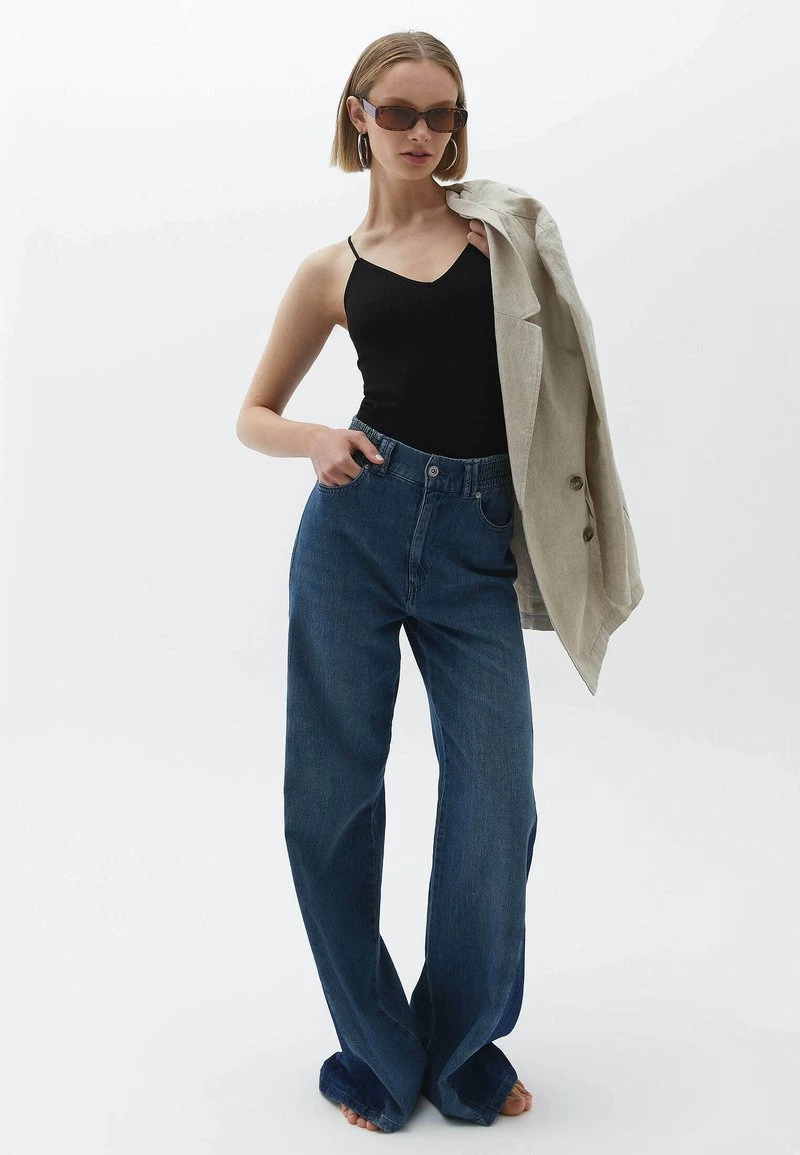 OXXO Donna SEAMLESS WITH BACK DETAIL - Top - Black 4 OXXO Donna SEAMLESS WITH BACK DETAIL - Top - Black - immagine 2