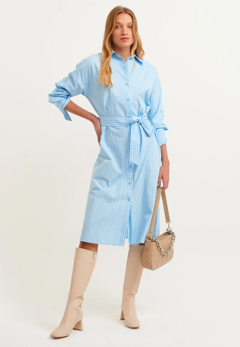 OXXO Donna Abito A Camicia - Placid Blue Stripe 4 OXXO Donna Abito A Camicia - Placid Blue Stripe - immagine 2