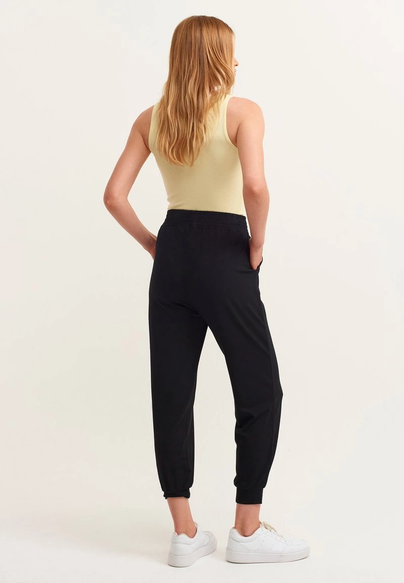 OXXO Donna FLIESSENDER - Pantaloni Sportivi - Black 5 OXXO Donna FLIESSENDER - Pantaloni Sportivi - Black - immagine 3