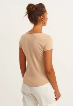 OXXO Donna MIT STYLISCHEM AUSSCHNITT DETAIL - T-shirt Basic - Beige -Negozio al dettaglio Oxxo 40118b240eea4d76bc26f8b95fcdbeea