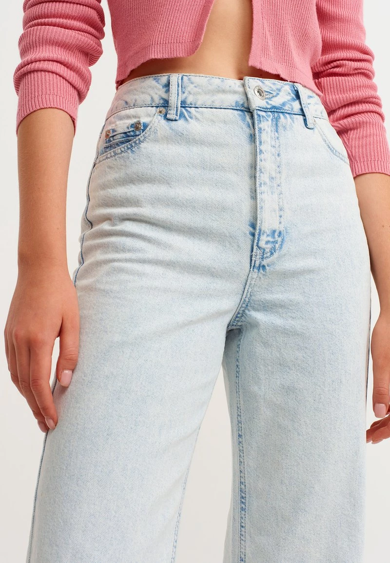 OXXO Donna Jeans A Zampa - Light Denim 6 OXXO Donna Jeans A Zampa - Light Denim - immagine 4