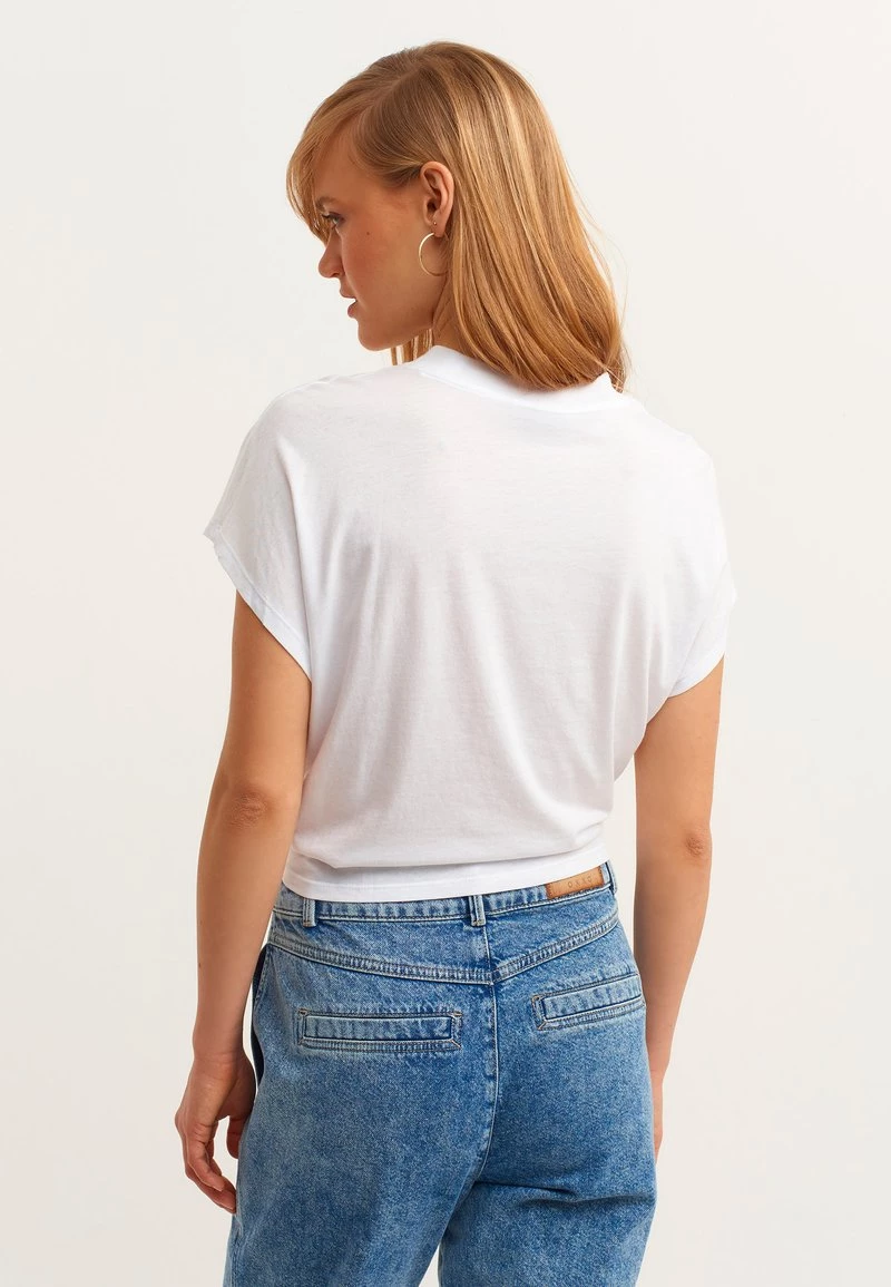 OXXO Donna MIT KNOTENDETAIL - T-shirt Con Stampa - White 5 OXXO Donna MIT KNOTENDETAIL - T-shirt Con Stampa - White - immagine 3