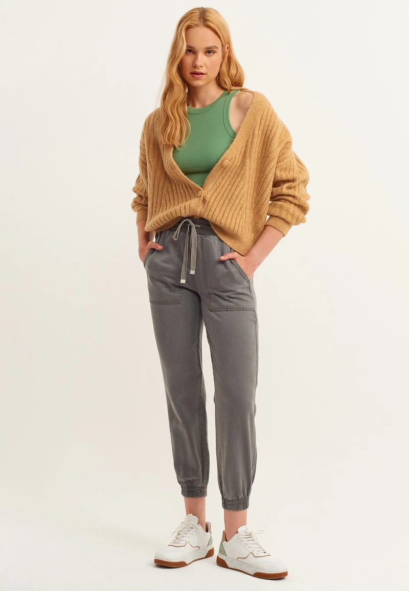 OXXO Donna MIT BINDEDETAIL - Pantaloni Sportivi - Antik Fogi 4 OXXO Donna MIT BINDEDETAIL - Pantaloni Sportivi - Antik Fogi - immagine 2