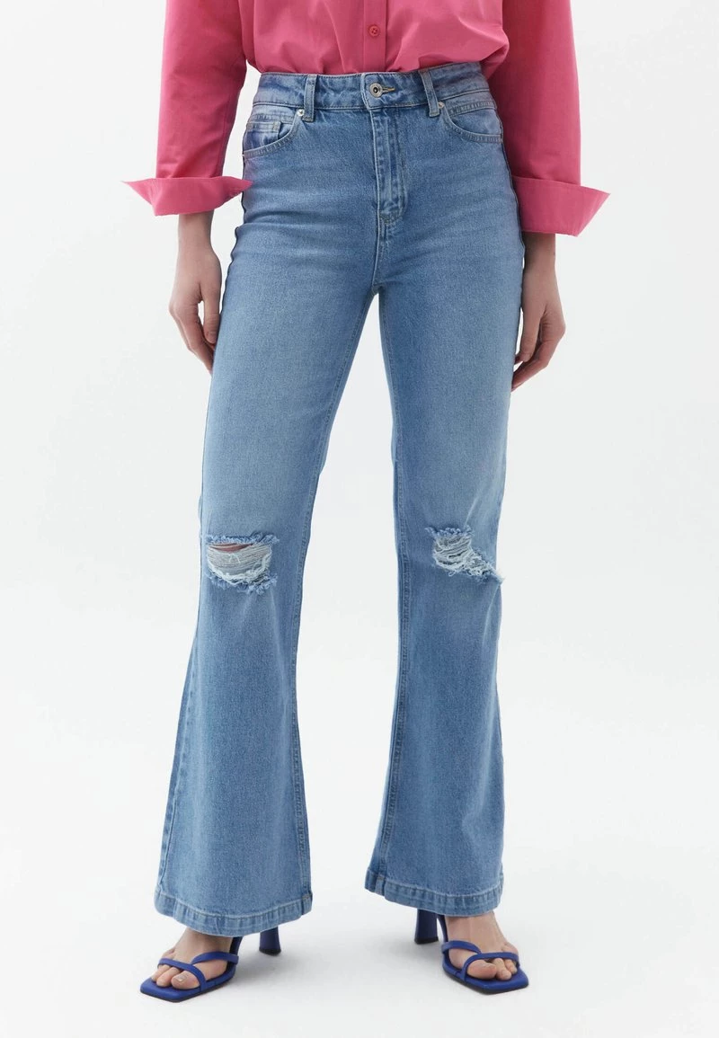 OXXO Donna MIT MITTLERER TAILLENFORM - Jeans A Zampa - Light Denim 3 OXXO Donna MIT MITTLERER TAILLENFORM - Jeans A Zampa - Light Denim