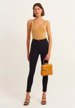 OXXO Donna Top - Yogi 6 OXXO Donna Top - Yogi -Negozio al dettaglio Oxxo 67da4190493747b7ab351c4d7c47028c