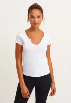 OXXO Donna MIT STYLISCHEM AUSSCHNITT DETAIL - T-shirt Basic - White