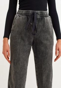 OXXO Donna Jeans A Sigaretta - Black Denim -Negozio al dettaglio Oxxo 6f6f1911dbd94caa8196ac44c2c1a202