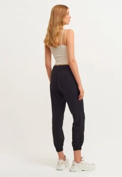 OXXO Donna MIT ENGEN HOSENBÜNDCHEN - Pantaloni Sportivi - Black 8 OXXO Donna MIT ENGEN HOSENBÜNDCHEN - Pantaloni Sportivi - Black -Negozio al dettaglio Oxxo 76e2e3a6aa134192bcd09651fbdb5407