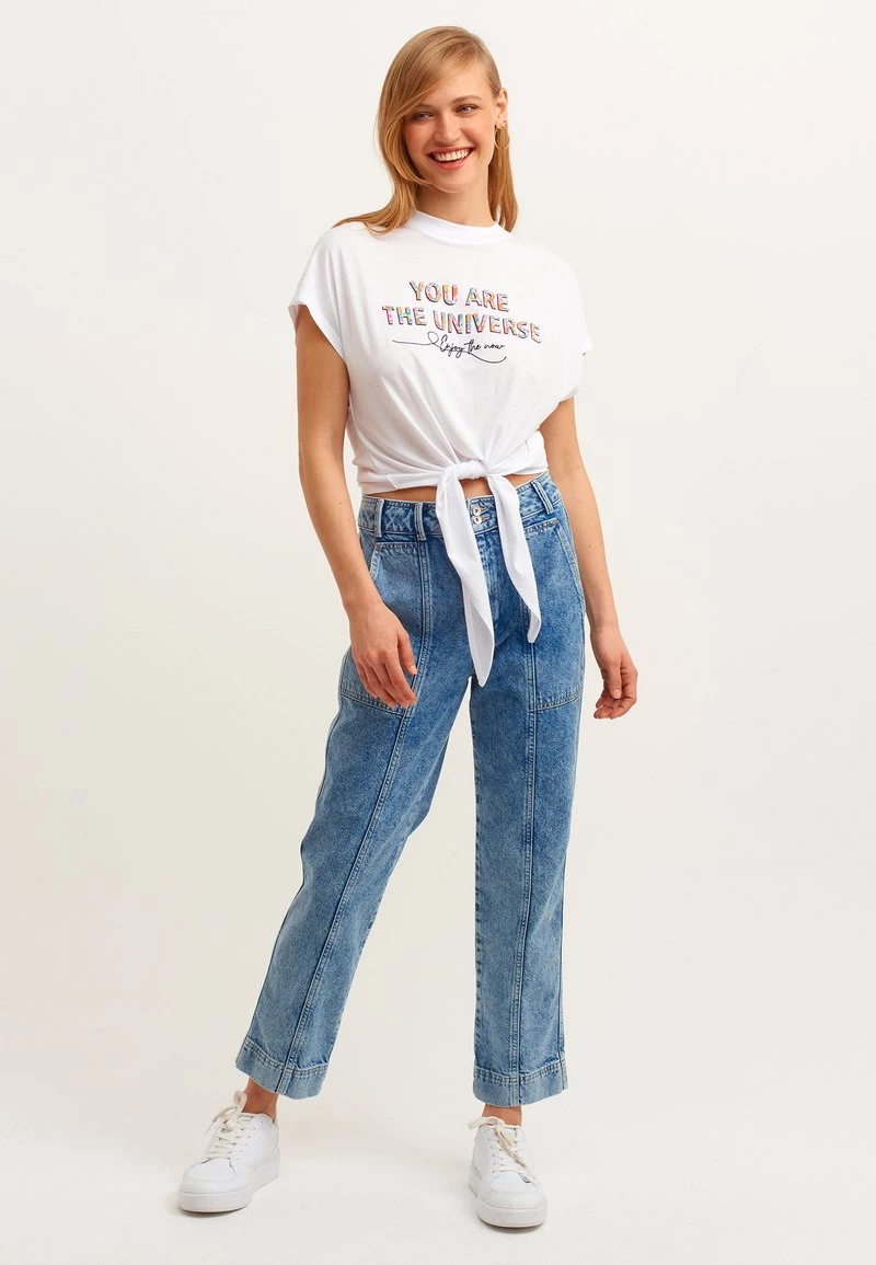 OXXO Donna MIT KNOTENDETAIL - T-shirt Con Stampa - White 4 OXXO Donna MIT KNOTENDETAIL - T-shirt Con Stampa - White - immagine 2