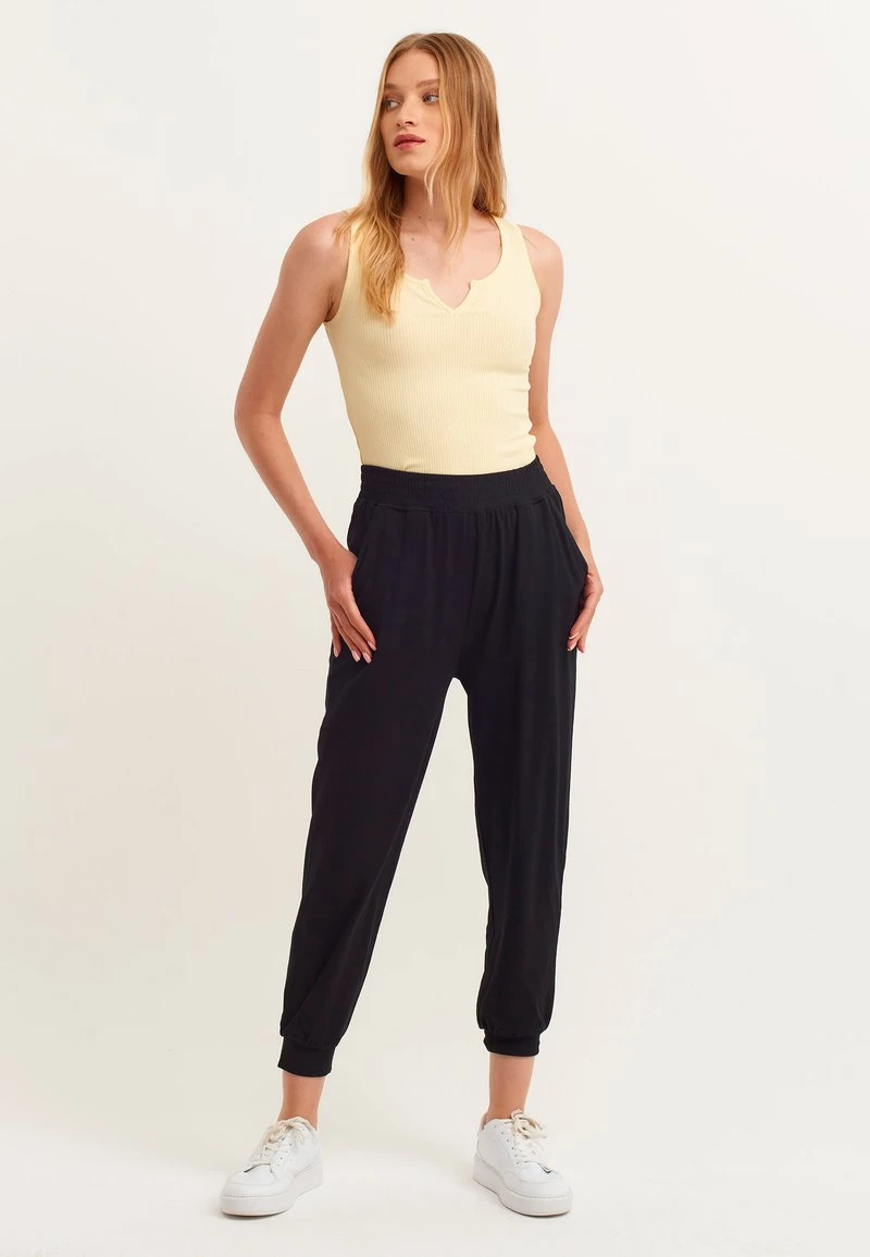 OXXO Donna FLIESSENDER - Pantaloni Sportivi - Black 4 OXXO Donna FLIESSENDER - Pantaloni Sportivi - Black - immagine 2