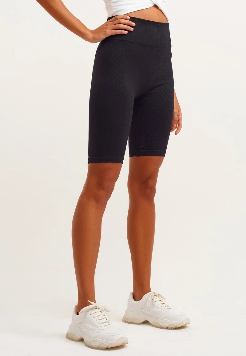 OXXO Donna Shorts - Black 3 OXXO Donna Shorts - Black