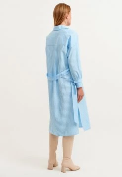 OXXO Donna Abito A Camicia - Placid Blue Stripe 8 OXXO Donna Abito A Camicia - Placid Blue Stripe -Negozio al dettaglio Oxxo 87c4fedfb8054e2cb323782d81bb2d52