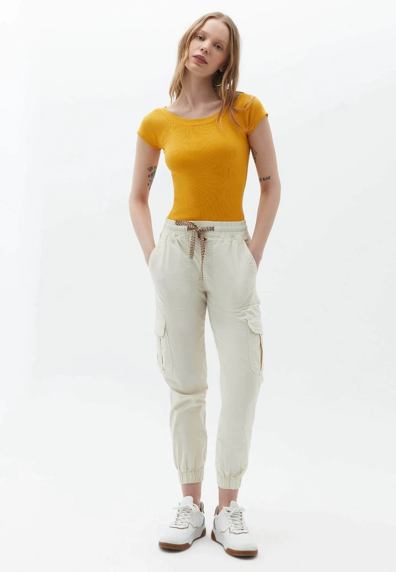 OXXO Donna MIT WEITEM AUSSCHNITT - T-shirt Basic - Mineral Yellow 4 OXXO Donna MIT WEITEM AUSSCHNITT - T-shirt Basic - Mineral Yellow - immagine 2