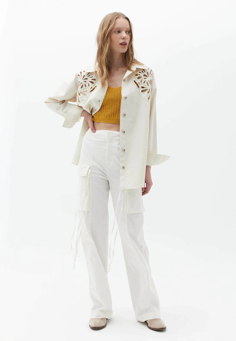 OXXO Donna MIT LOCHMUSTERUNG - Camicia - Naturel 4 OXXO Donna MIT LOCHMUSTERUNG - Camicia - Naturel - immagine 2