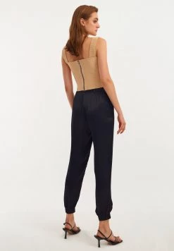 OXXO Donna JOGGING MIT ENGEN BÜNDCHEN - Pantaloni - Black -Negozio al dettaglio Oxxo a8644ab1d0a04b678e1d941714a181bc