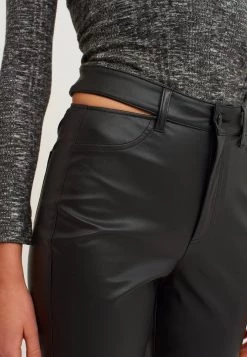 OXXO Donna MIT CUT OUTS AM BUND - Pantaloni - Black -Negozio al dettaglio Oxxo bbbb076842604b76847d4c237c809e47