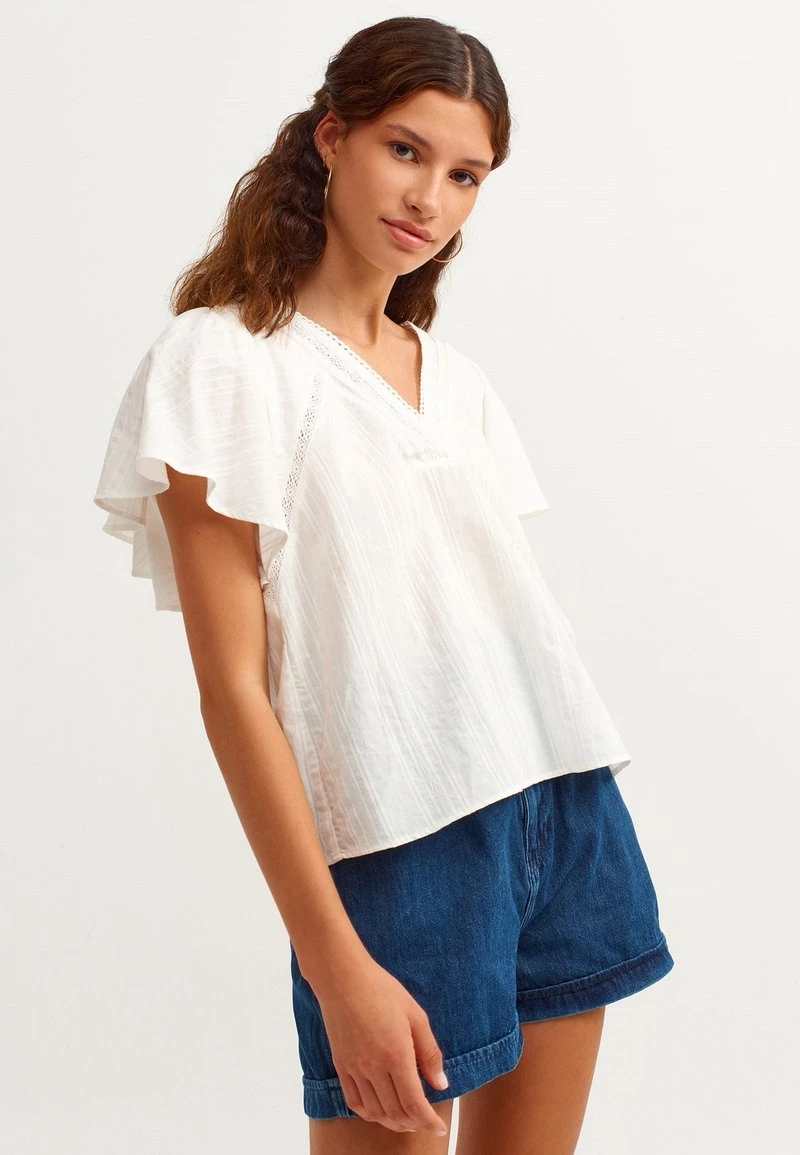 OXXO Donna MIT MODISCHEN SPITZEN DETAILS - Camicetta - Weiß 3 OXXO Donna MIT MODISCHEN SPITZEN DETAILS - Camicetta - Weiß