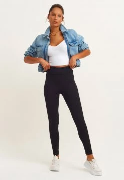 Negozio al dettaglio Oxxo -Negozio al dettaglio Oxxo c219c66b2e574c8789e4633b3a3e4bba