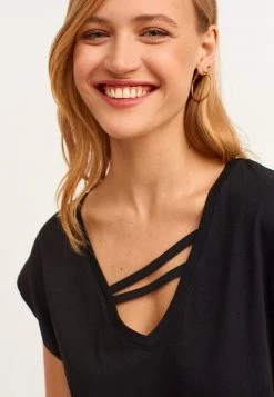 OXXO Donna WEITES MIT BÄNDER DETAIL - T-shirt Basic - Black -Negozio al dettaglio Oxxo c3a53ba7daf04c0da19cd91a53940622