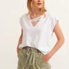 OXXO Donna WEITES MIT BÄNDER DETAIL - T-shirt Basic - White -Negozio al dettaglio Oxxo c84877b212e94092947f6b55a03e7d97