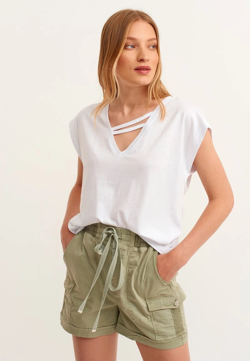 OXXO Donna WEITES MIT BÄNDER DETAIL - T-shirt Basic - White 3 OXXO Donna WEITES MIT BÄNDER DETAIL - T-shirt Basic - White