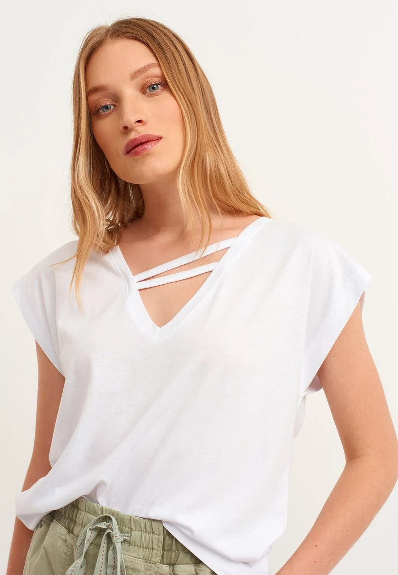OXXO Donna WEITES MIT BÄNDER DETAIL - T-shirt Basic - White 6 OXXO Donna WEITES MIT BÄNDER DETAIL - T-shirt Basic - White - immagine 4