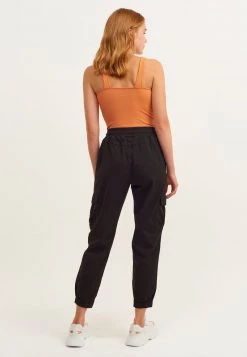 OXXO Donna MIT ENGEN BEINABSCHLÜSSEN - Pantaloni Cargo - Black -Negozio al dettaglio Oxxo daf03313db424e27b5fcd2b2afd9f73f