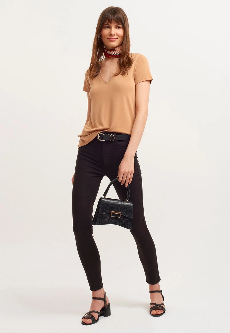 OXXO Donna T-shirt Basic - Ice Mocha 4 OXXO Donna T-shirt Basic - Ice Mocha - immagine 2