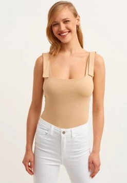 OXXO Donna Top - Momo