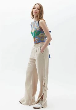 OXXO Donna WEIT GESCHNITTENE MIT BINDEDETAILS - Pantaloni - Antik Cement -Negozio al dettaglio Oxxo f57d275cf7974474af227b0b337aa87b