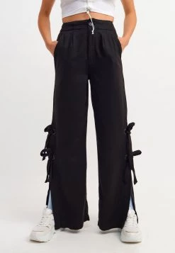 OXXO Donna WEIT GESCHNITTENE MIT BINDEDETAILS - Pantaloni - Black